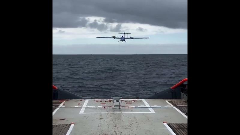 A-techSYN CGT50 VTOL заходит на посадку на палубу морского судна во время испытаний DronAthlon